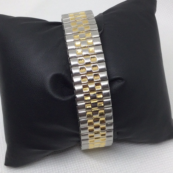 Vintage Prestige by Waltham Two-Tone Watch with Green Face - Picture 3 of 6